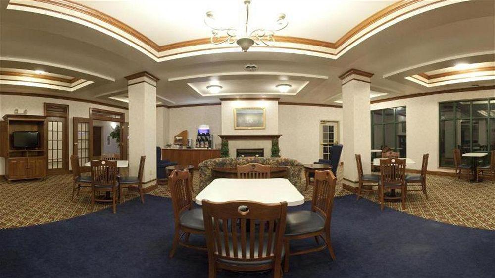 Holiday Inn Express Hotel & Suites Fort Atkinson By Ihg Екстериор снимка