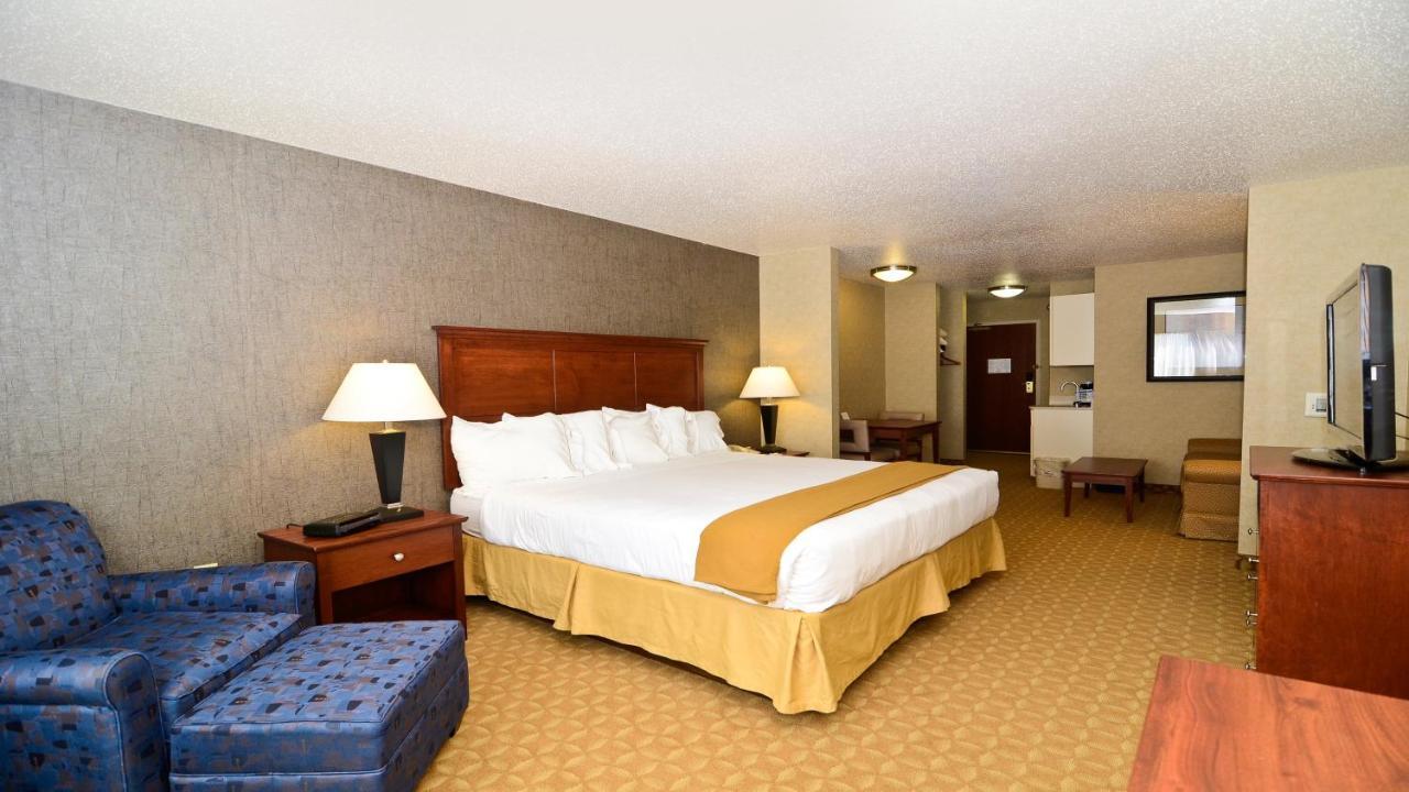 Holiday Inn Express Hotel & Suites Fort Atkinson, An Ihg Hotel Екстериор снимка