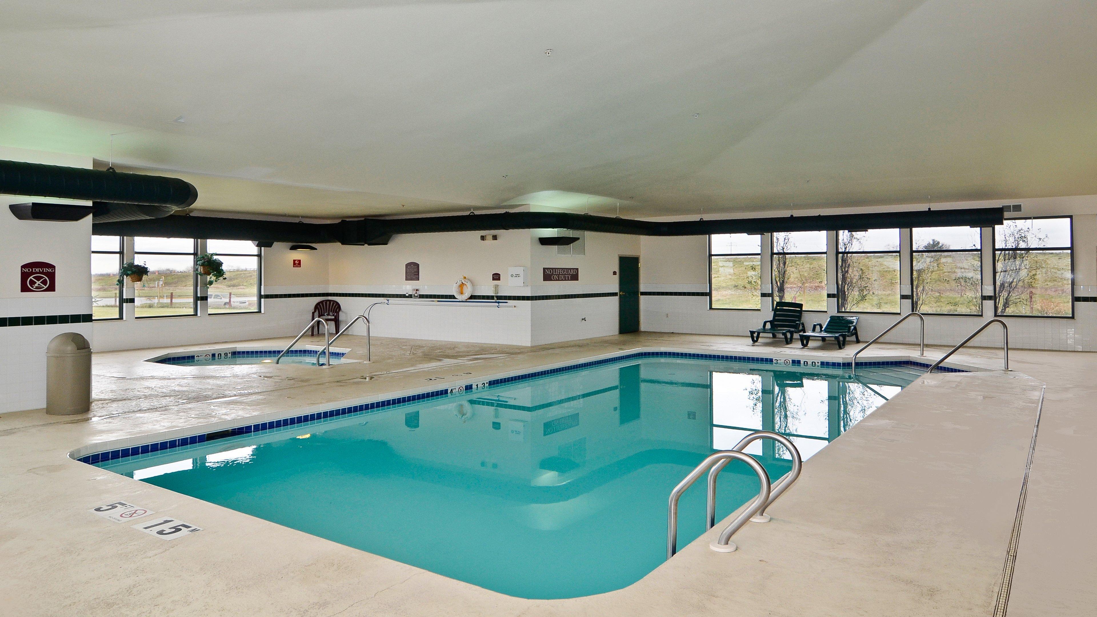 Holiday Inn Express Hotel & Suites Fort Atkinson By Ihg Екстериор снимка