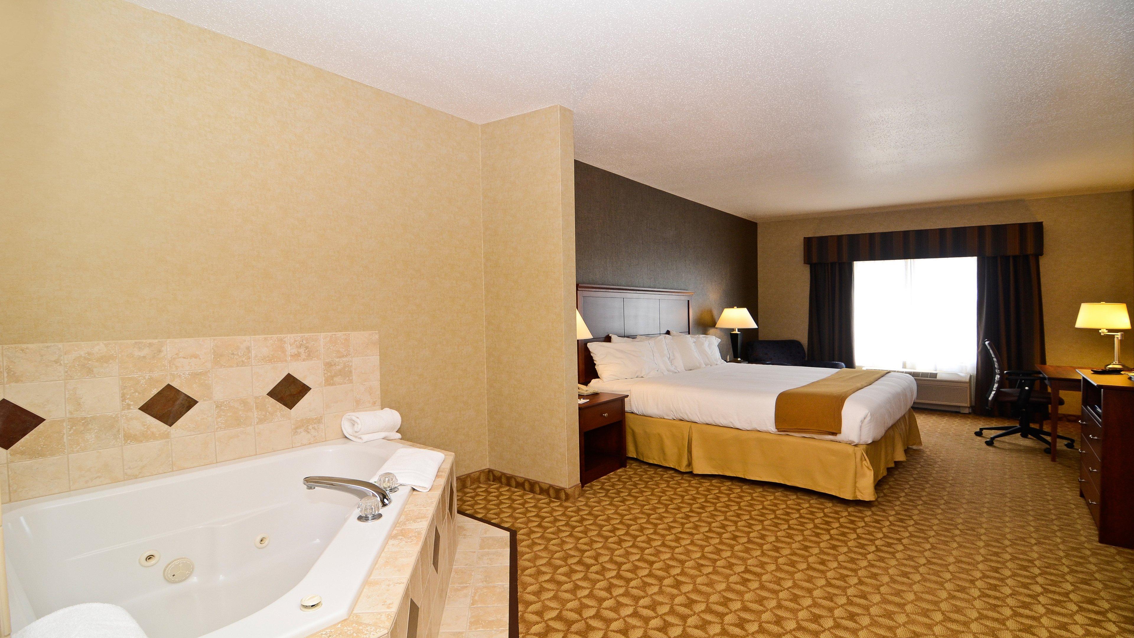 Holiday Inn Express Hotel & Suites Fort Atkinson By Ihg Екстериор снимка
