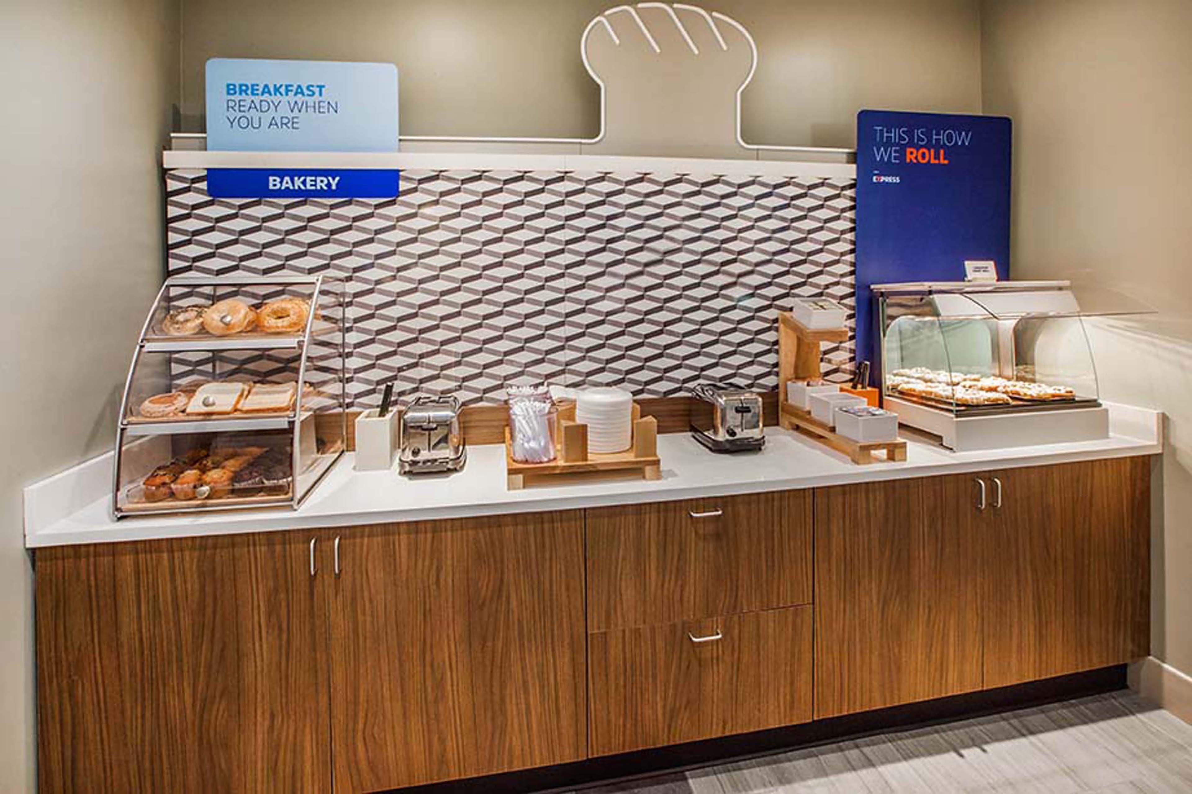 Holiday Inn Express Hotel & Suites Fort Atkinson By Ihg Екстериор снимка