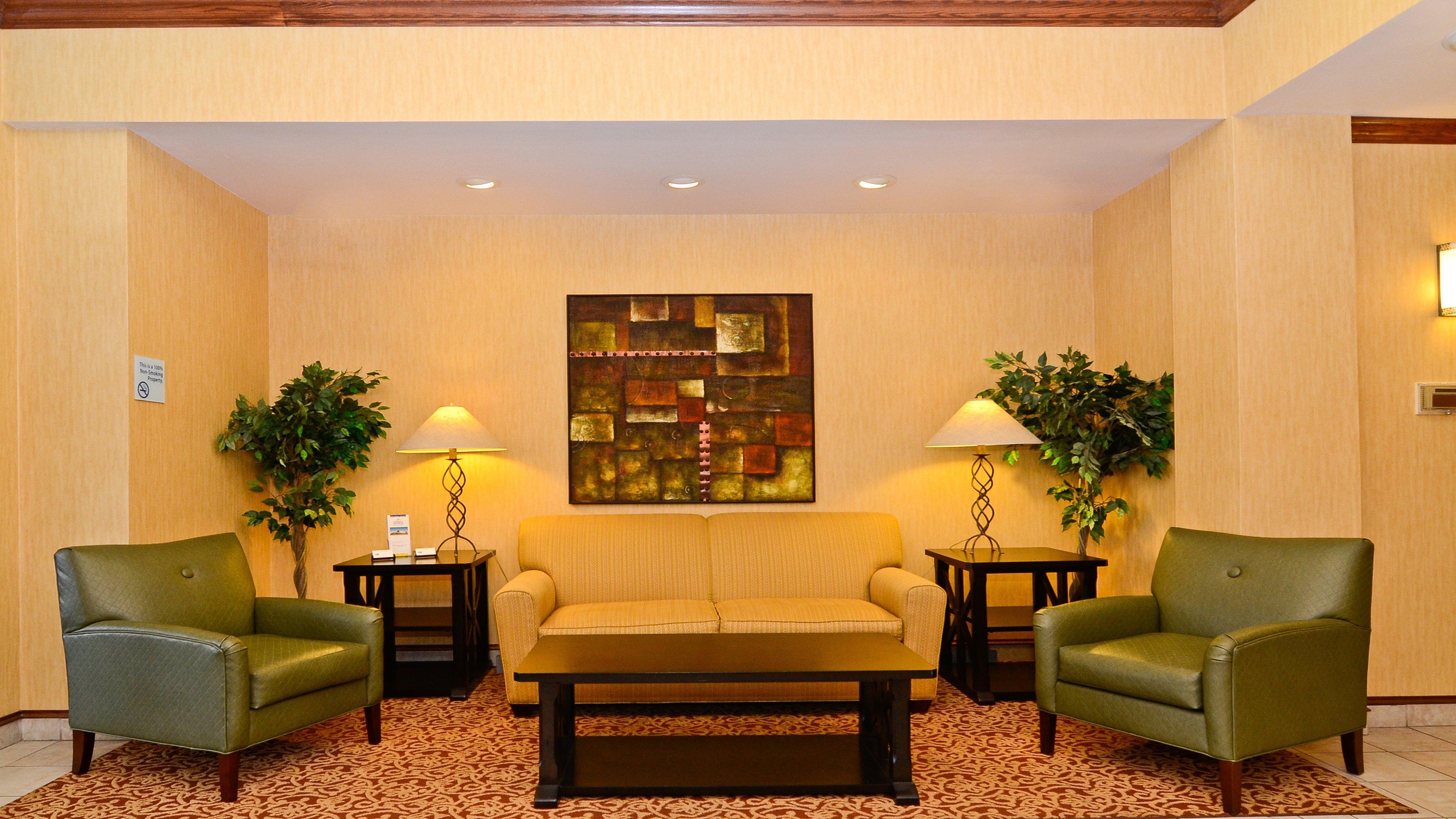 Holiday Inn Express Hotel & Suites Fort Atkinson By Ihg Екстериор снимка