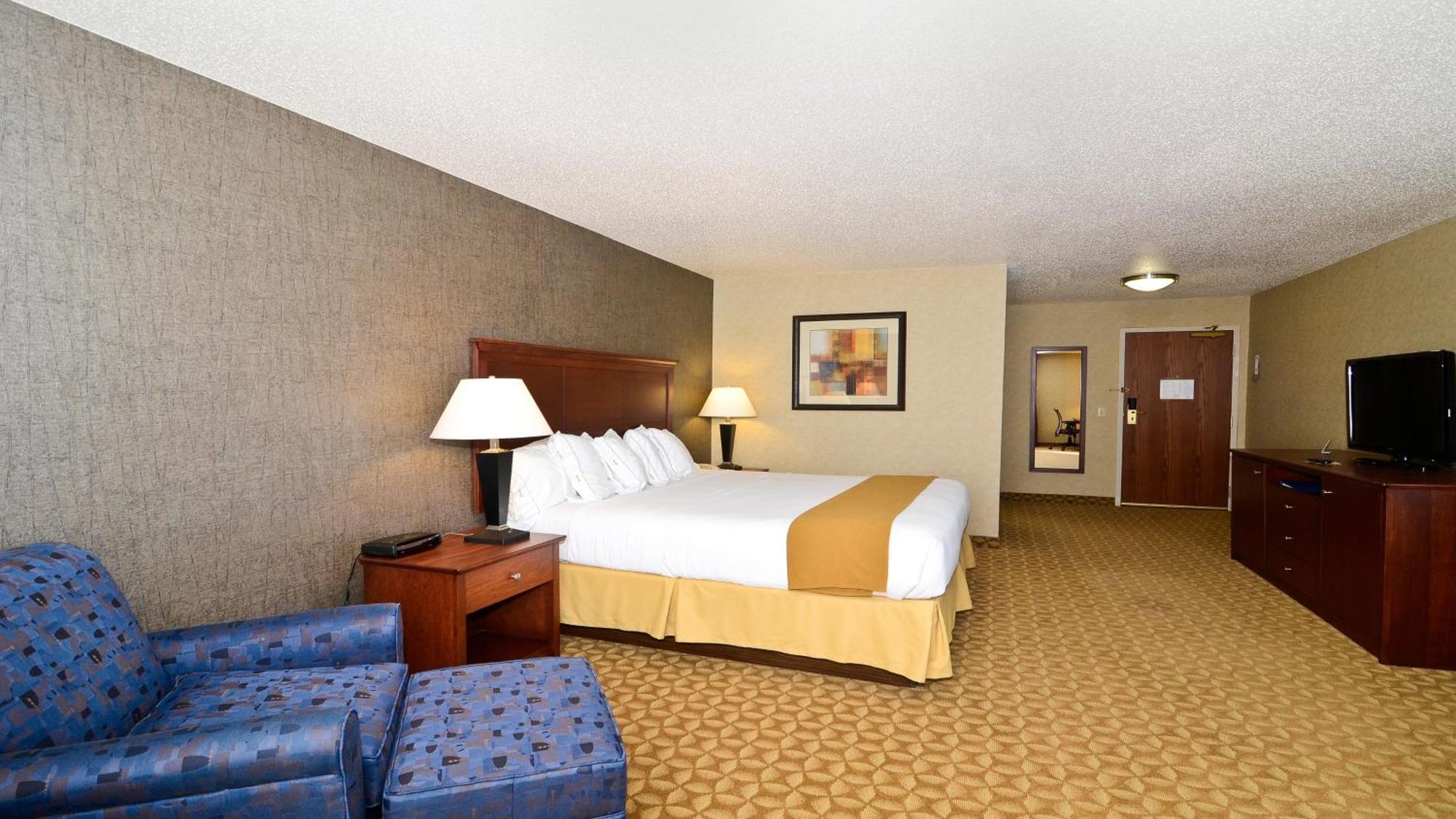Holiday Inn Express Hotel & Suites Fort Atkinson By Ihg Екстериор снимка